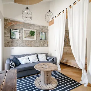 https://apt-gem-of-the-lake-luxury-old-town.it-lombardy.com